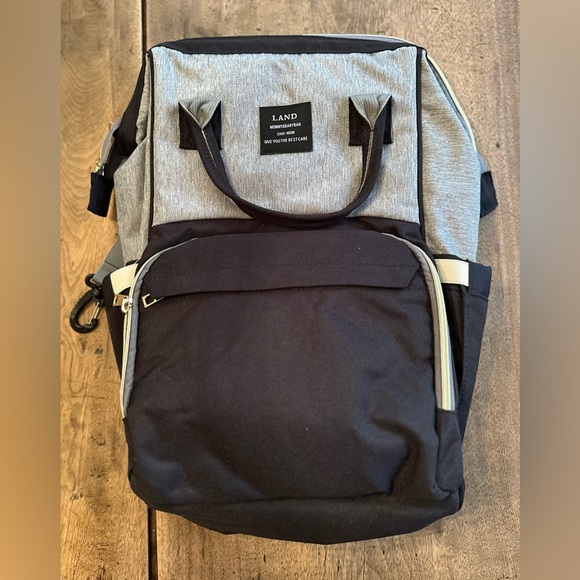 NWOT Land Diaper Bag Grey and Black - Picture 5 of 12